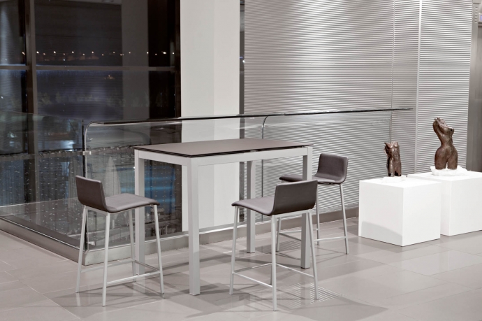 Mesa de cocina extensible Celeste – Modelo Bailén

mesa de cocina extensible Celeste con extensible de 45 cm

mesa de cocina moderna con cristal templado o porcelánico

mesa extensible Bailén con chasis y patas de acero epoxi o cromado

mesa de cocina funcional y elegante para comedor o cocina

mesa de cocina extensible personalizable en varios acabados