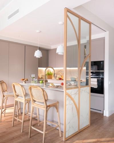 Grifería IMEX para baños y cocina en esta reforma integral.  Versatilidad y carácter atemporal alineado con el estilo de la vivienda.